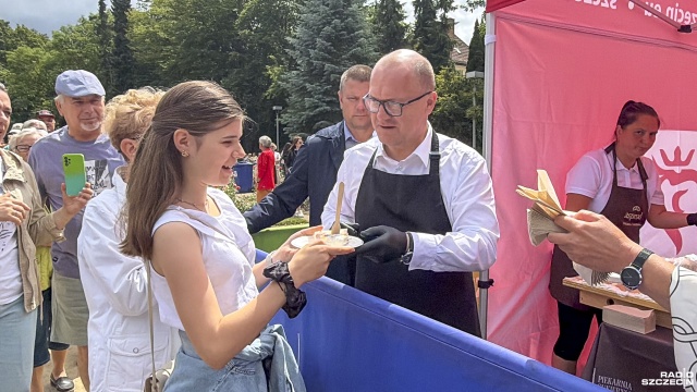 Fot. Maciej Papke [Radio Szczecin] Urodziny na Różance. Kolejka po tort [WIDEO, ZDJĘCIA]