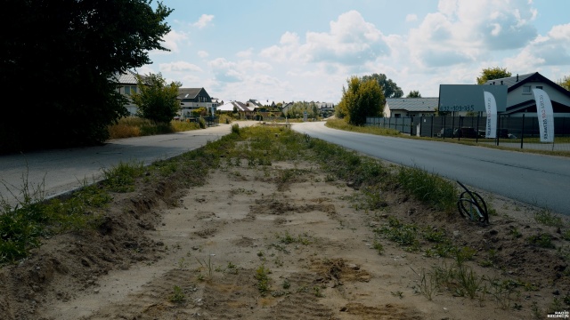 Fot. Wojciech Ochrymiuk [Radio Szczecin] Pierwsze efekty nowej inwestycji w Dobrej. Ucieszą się piesi i rowerzyści [WIDEO, ZDJĘCIA]