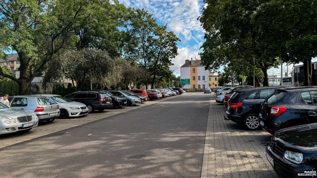 Fot. Wojciech Ochrymiuk [Radio Szczecin] Problematyczny parking pod dworcem w Goleniowie. Mieszkańcy nawet nie wiedzą, że istnieje [WIDEO, ZDJĘCIA]