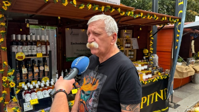 Fot. Wojciech Ochrymiuk [Radio Szczecin] Jarmark Jakubowy finiszuje. Szczecinianie zakochani w regionalnych pysznościach [WIDEO, ZDJĘCIA]