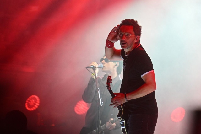 Muzyk Wojciech Powaga podczas koncertu zespołu Myslovitz w ramach 32. Pol'and'Rock Festival na lotnisku Czaplinek-Broczyno w nocy z 30 na 31 bm. Fot. PAP/Marcin Bielecki Drugi dzień Pol'and'Rock w Czaplinku [ZDJĘCIA]