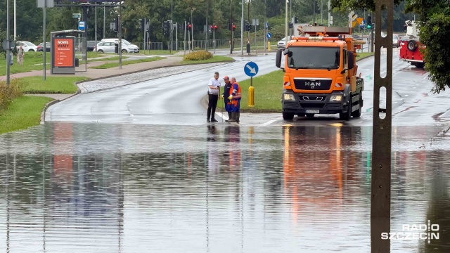 Fot. Robert Stachnik [Radio Szczecin] Ulice w Szczecinie zalane, alerty prawie w całym kraju