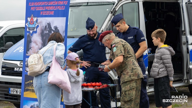 Fot. Robert Stachnik [Radio Szczecin] Piknik w Dąbiu. Oddają krew w rocznicę Powstania Warszawskiego [ZDJĘCIA]