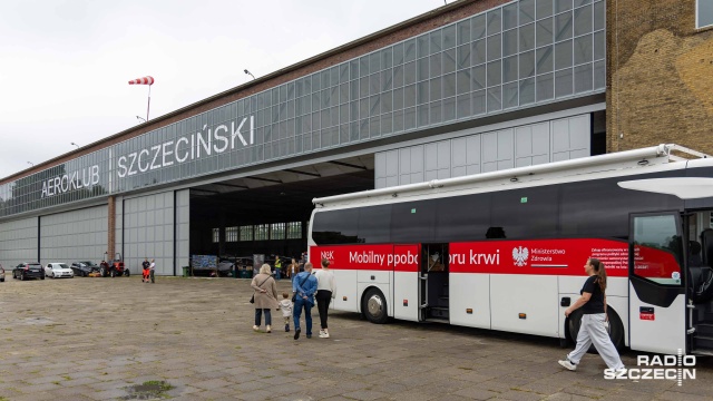 Fot. Robert Stachnik [Radio Szczecin] Piknik w Dąbiu. Oddają krew w rocznicę Powstania Warszawskiego [ZDJĘCIA]