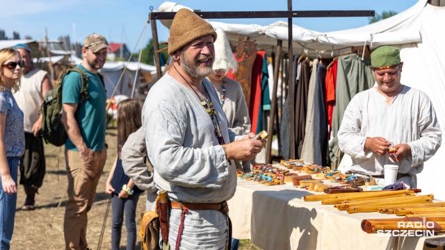 Fot. Robert Stachnik [Radio Szczecin] Ostatni dzień Festiwalu Słowian i Wikingów. "Tu jest jak w średniowieczu" [ZDJĘCIA]