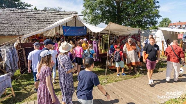 Fot. Robert Stachnik [Radio Szczecin] Ostatni dzień Festiwalu Słowian i Wikingów. "Tu jest jak w średniowieczu" [ZDJĘCIA]