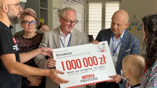 Fot. Uniwersytecki Szpital Kliniczny Nr 1 PUM w Szczecinie Fundacja Cancer Fighters przekazała 1 mln zł dla dziecięcej onkologii w Szczecinie [ZDJĘCIA]