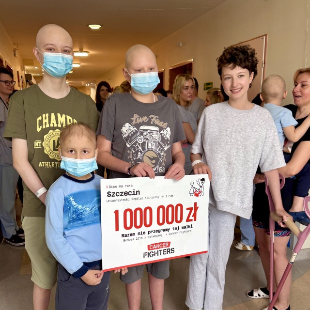 Fot. Uniwersytecki Szpital Kliniczny Nr 1 PUM w Szczecinie Fundacja Cancer Fighters przekazała 1 mln zł dla dziecięcej onkologii w Szczecinie [ZDJĘCIA]
