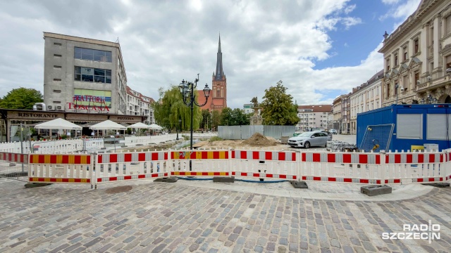 Fot. Robert Stachnik [Radio Szczecin] Plac Orła Białego w przebudowie. Część Szczecinian widzi głównie beton [WIDEO, ZDJĘCIA]