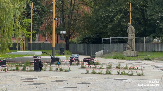 Fot. Robert Stachnik [Radio Szczecin] Plac Orła Białego w przebudowie. Część Szczecinian widzi głównie beton [WIDEO, ZDJĘCIA]