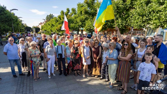 Fot. Robert Stachnik [Radio Szczecin] Szczecinianie zebrali się, by pokazać swoją solidarność z Ukrainą [ZDJĘCIA]