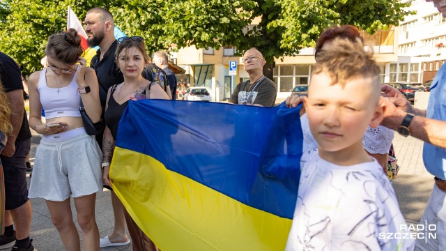 Fot. Robert Stachnik [Radio Szczecin] Szczecinianie zebrali się, by pokazać swoją solidarność z Ukrainą [ZDJĘCIA]