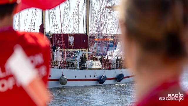 ORP Iskra. Fot. Robert Stachnik [Radio Szczecin] Tłumy mieszkańców i turystów przywitały ORP Iskra w Szczecinie [ZDJĘCIA]