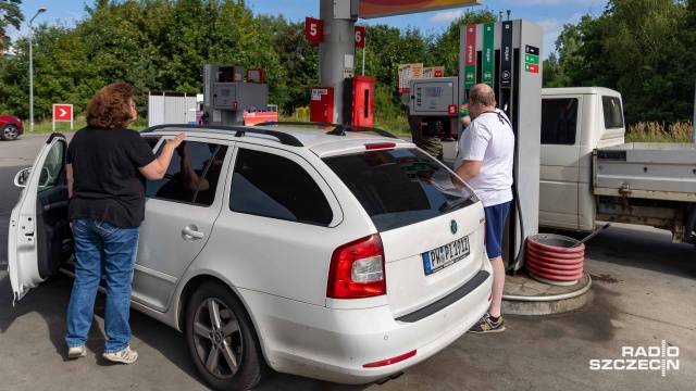 Fot. Robert Stachnik [Radio Szczecin] Na obniżkach cen paliwa korzystają także Niemcy [ZDJĘCIA]