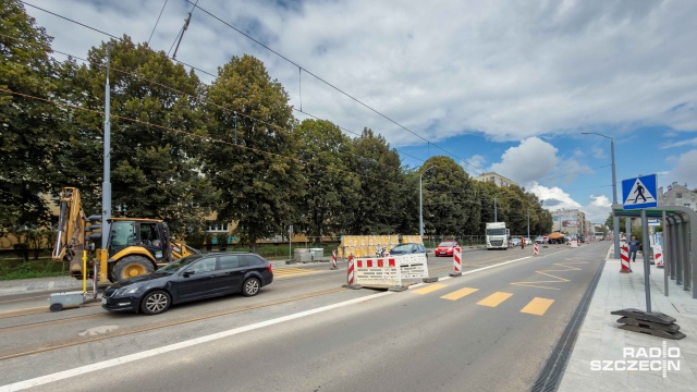 Fot. Robert Stachnik [Radio Szczecin] Lampy w zygzaku. Powód: gęsto pod ziemią [WIDEO, ZDJĘCIA]