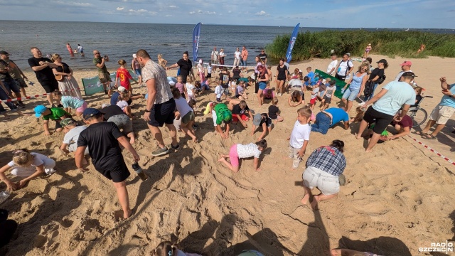 Fot. Maciej Papke [Radio Szczecin] Na plaży w Trzebieży można było wykopać skarby [ZDJĘCIA]