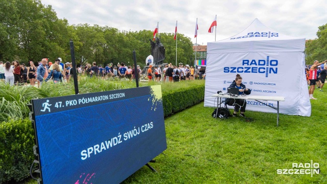 47. PKO Półmaraton Szczeciński Fot. Robert Stachnik [Radio Szczecin] Szczecin: Uczestnicy półmaratonu na trasie [ZDJĘCIA]