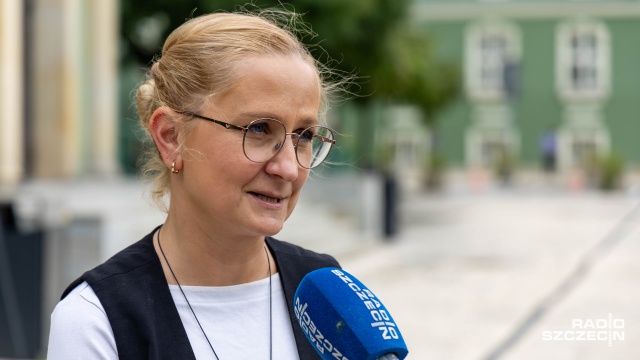 Sylwia Cyza-Słomska. Fot. Robert Stachnik [Radio Szczecin] Dwa młode platany uschły na Jasnych Błoniach [WIDEO, ZDJĘCIA]