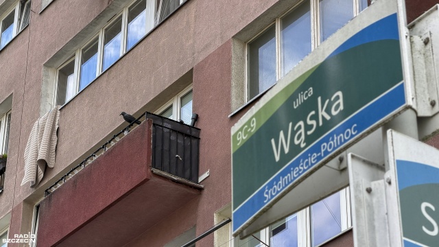 Fot. Maciej Papke [Radio Szczecin] Sypiące się balkony w blokach na ul. Wąskiej. Kontrola nie wykazała zagrożenia dla mieszkańców [ZDJĘCIA]