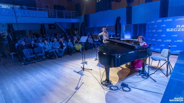 Fot. Maciej Papke [Radio Szczecin] Wirtoz skrzypiec, nadzieja ze Szczecina i uczeń z Kenii. Koncert w Radiu Szczecin [ZDJĘCIA]