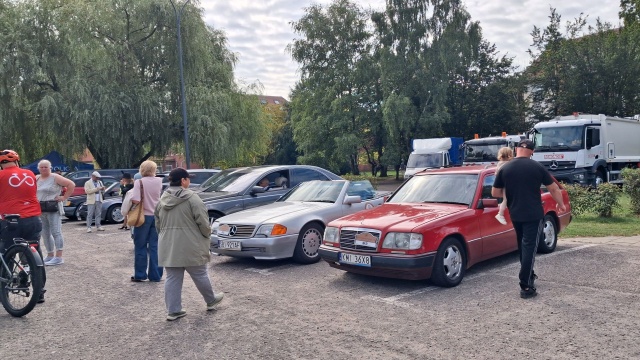 Fot. Joanna Maraszek [Radio Szczecin] Zlot zabytkowych Mercedesów w Świnoujściu [ZDJĘCIA]