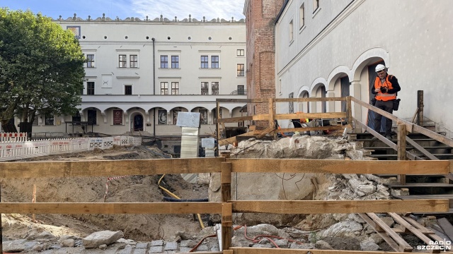 Fot. Weronika Łyczywek [Radio Szczecin] Trwa wielki remont dziedzińców Zamku Książąt Pomorskich [WIDEO, ZDJĘCIA]