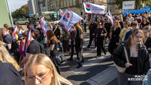 Fot. Robert Stachnik [Radio Szczecin] Szczecińskie uczelnie wspólnym korowodem zainaugurowały rok akademicki [WIDEO, ZDJĘCIA]