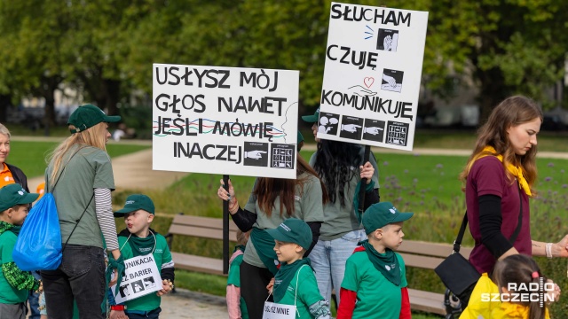 Fot. Robert Stachnik [Radio Szczecin] Marsz "znajdźmy wspólny język", czyli brak mowy nigdy nie oznacza braku głosu [WIDEO, ZDJĘCIA]