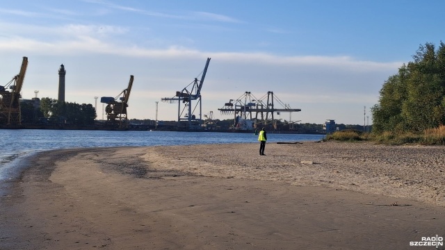 Fot. Joanna Maraszek [Radio Szczecin] Funkcjonariusze pilnują bezpieczeństwa na świnoujskiej plaży [ZDJĘCIA]
