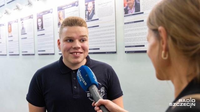 Fot. Robert Stachnik [Radio Szczecin] "Portrety Dwójki" to wystawa o losach absolwentów II LO [ZDJĘCIA]