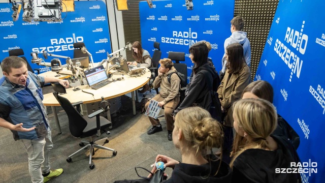 Fot. Robert Stachnik [Radio Szczecin] Uczestnicy Zawodowej Gry Miejskiej odwiedzili Radio Szczecin [ZDJĘCIA]