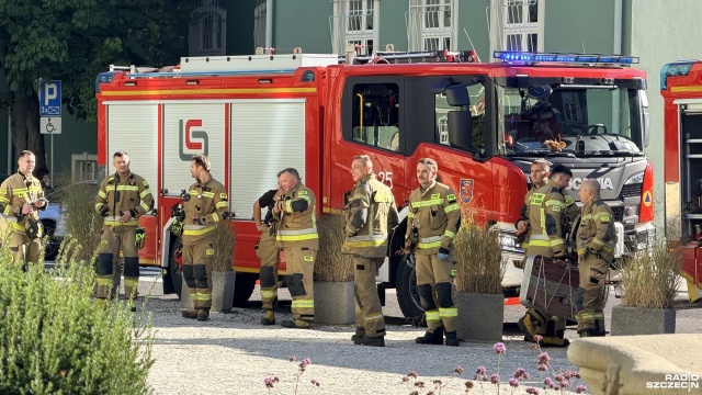 Fot. Weronika Łyczywek [Radio Szczecin] Ewakuacja kilkuset pracowników Urzędu Miasta. To tylko ćwiczenia [ZDJĘCIA]