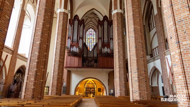 Fot. Robert Stachnik [Radio Szczecin] Szczecinianie zwiedzili niedostępne zakamarki Bazyliki Archikatedralnej [ZDJĘCIA]