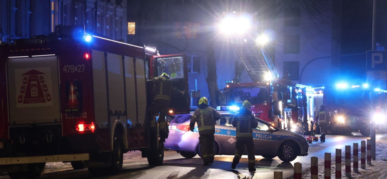 Ewakuacja budynku wielorodzinnego w Kołobrzegu [ZDJĘCIA]