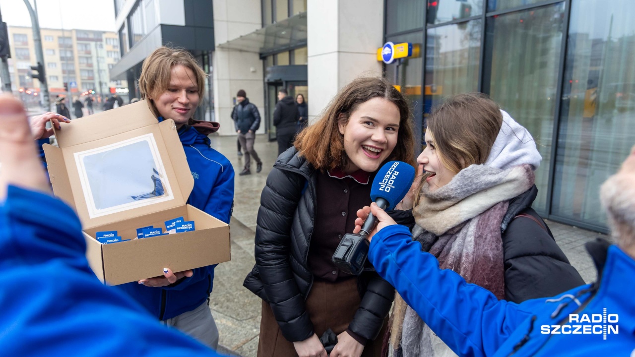 Pączki od Radia Szczecin trafiły do rozśpiewanych Szczecinian [WIDEO, ZDJĘCIA]