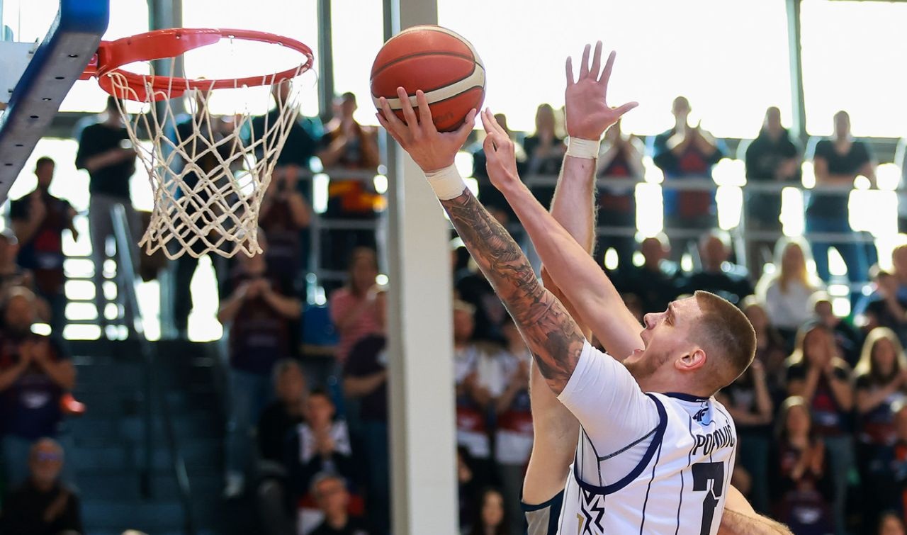 Dziki pokonane. Koszykarze Kinga wygrali w hali na Twardowskiego