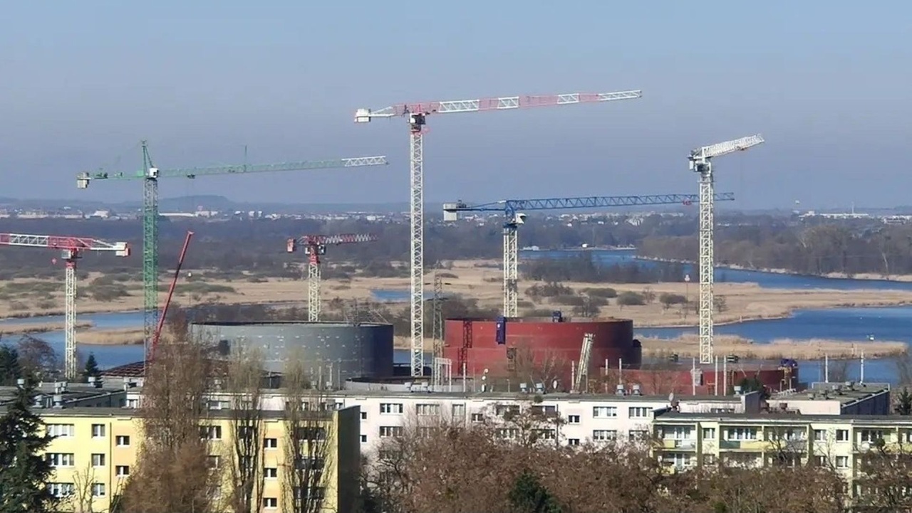 W Podjuchach boją się powstającej bazy paliw. Mieszkańcy: nikt z nami tego nie konsultował