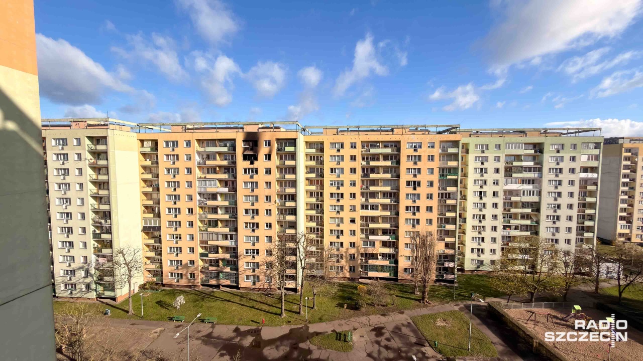 Nocny pożar na os. Drzetowo-Grabowo. Nie żyje jedna osoba [ZDJĘCIA]