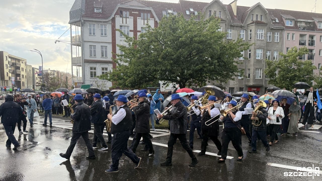 Przedstawiciele ponad 80 miast w Stargardzie. Ulicami przeszła parada [ZDJĘCIA]