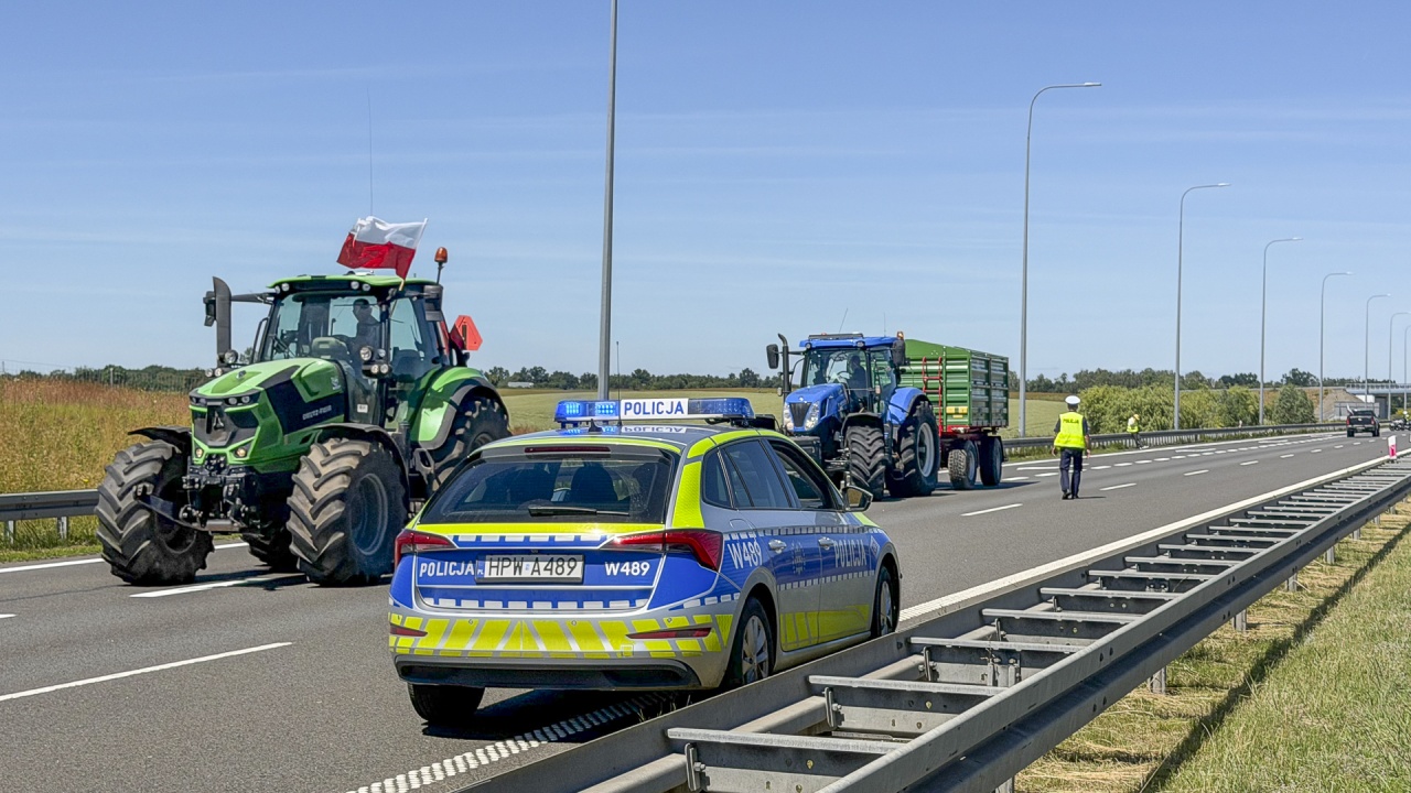 Rolnicy protestują i domagają się spotkania z premierem [AKTUALIZACJA, WIDEO, ZDJĘCIA]