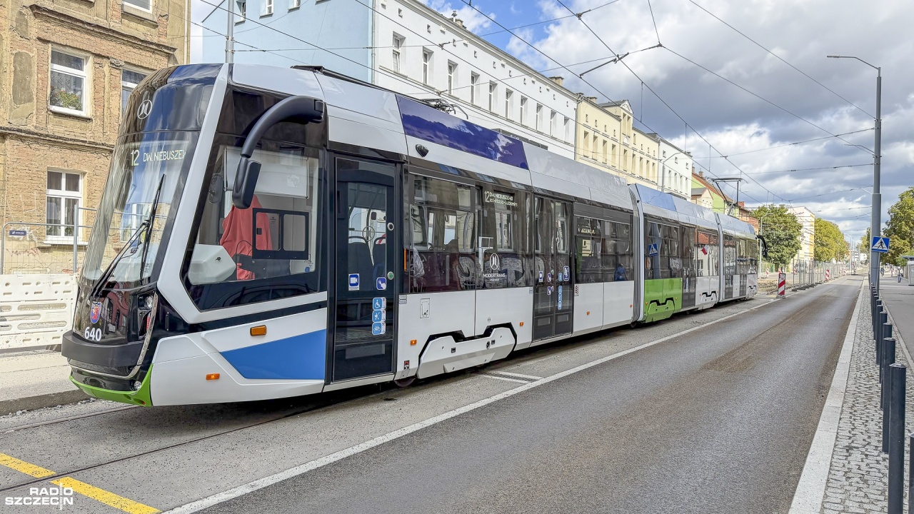 Linie tramwajowe nr 4 i 12 zostają zawieszone. Zastąpi je autobus [ZDJĘCIA]