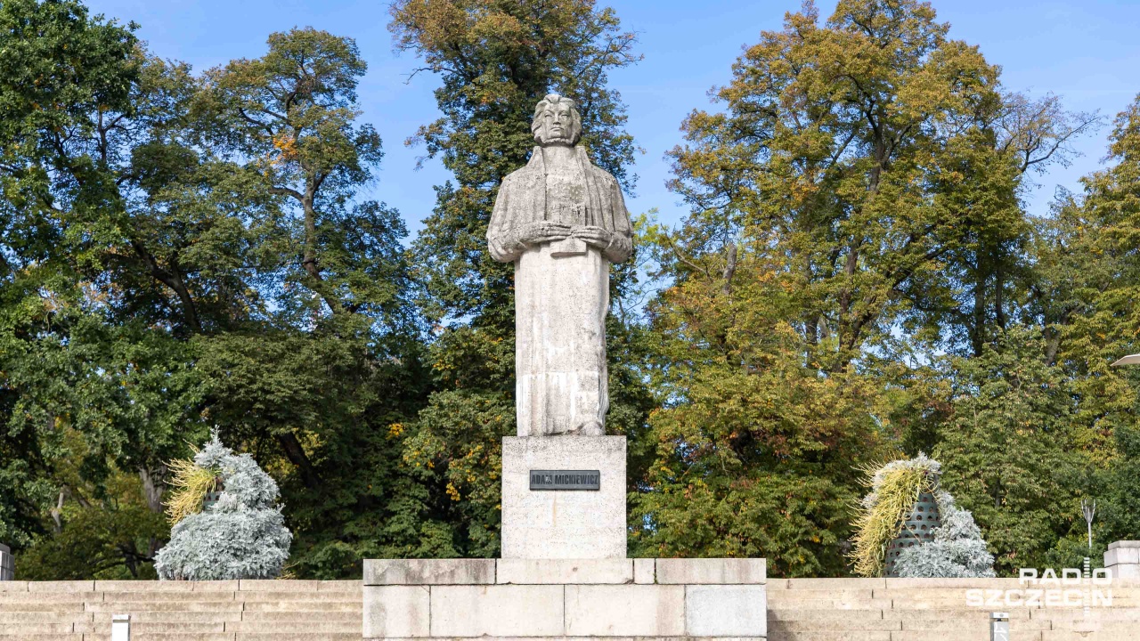 Miejski konserwator zabytków chce remontu m.in. pomnika Adama Mickiewicza [ZDJĘCIA]