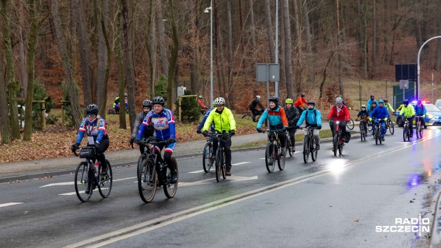 34-kilometrowa trasa, dwa kółka i dużo zabawy - tak wygląda Noworoczny Rajd Rowerowy organizowany przez Szczeciński Klub Rowerowy Gryfus. Jak przekonują jego uczestnicy, Nowy Rok na sportowo wita się najlepiej.