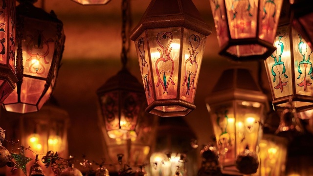 Regularne treningi, czytanie jednej książki tygodniowo albo próba pozbycia się niezdrowych nawyków. Ale aby wprowadzić w życie nowe postanowienia, nie trzeba czekać na przełom roku.