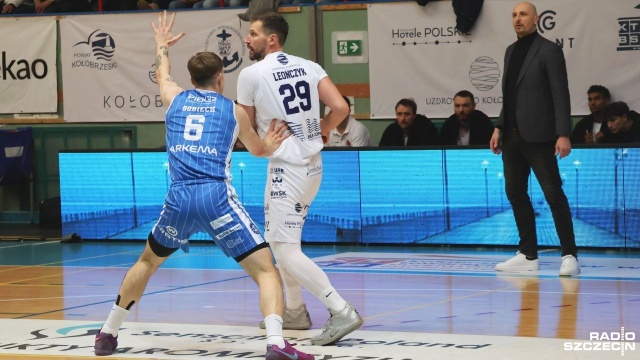 Koszykarze Kotwicy wygrywają u siebie