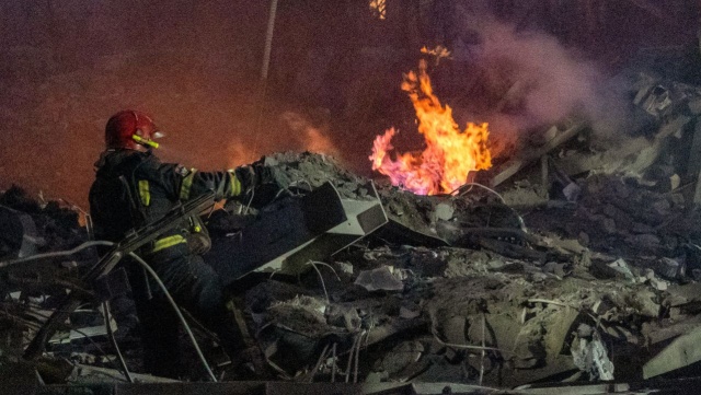 Wojska rosyjskie przeprowadziły zmasowany atak na obwód kijowski, w szczególności atakując infrastrukturę krytyczną - poinformował szef kijowskiej obwodowej administracji wojskowej Mykoła Kałasznik.