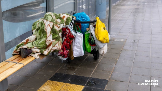 Nad Polskę nadciągają silne mrozy - ostrzega Instytut Meteorologii i Gospodarki Wodnej. Temperatura wieczorem może spaść miejscami do minus 8 stopni. W nocy będzie jeszcze chłodniej.