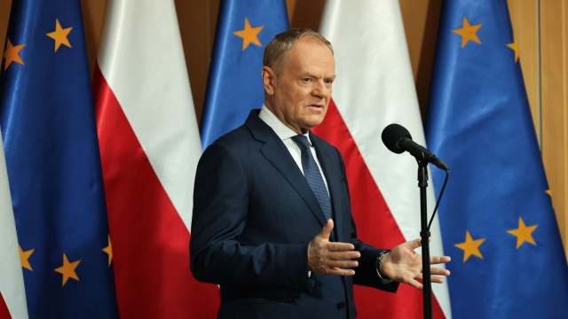 Polska planuje zacieśniać sojusz ze Stanami Zjednoczonymi. Premier przed wylotem do Paryża na spotkanie Koalicji Chętnych podkreślił, że to jedyny partner, który zapewnia stabilność w niespokojnych czasach.