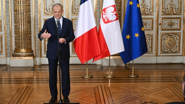 Polska będzie pełniła wiodącą rolę w kwestiach związanych z logistyką przy gwarancjach bezpieczeństwa dla Ukrainy po zakończeniu wojny. Zapowiedział to premier Donald Tusk po zakończeniu szczytu tak zwanej koalicji chętnych, który po południu odbył się w Paryżu.