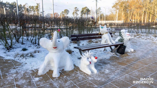 Słoń, jeż, owca czy kot - przy szczecińskiej pętli Głębokie powstała niecodzienna wystawa śnieżnych rzeźb.